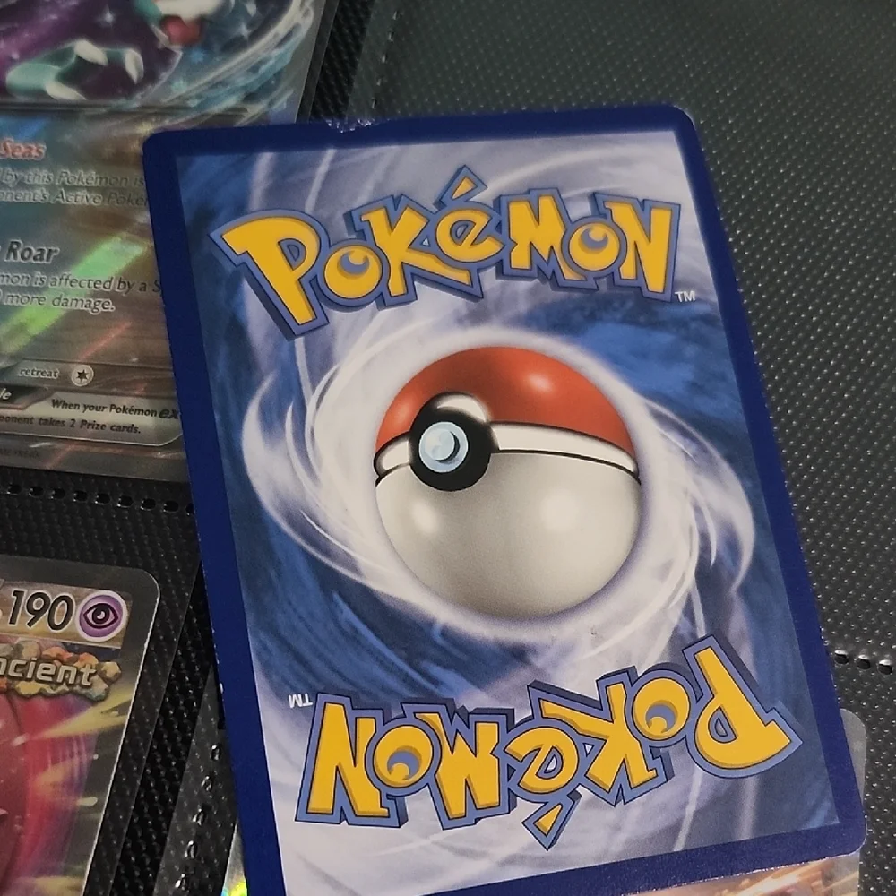 Boltund V Pokémon Card